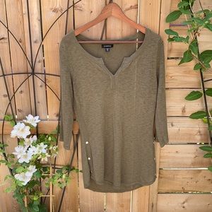 Le Chateau Knit top with 3/4 length sleeves